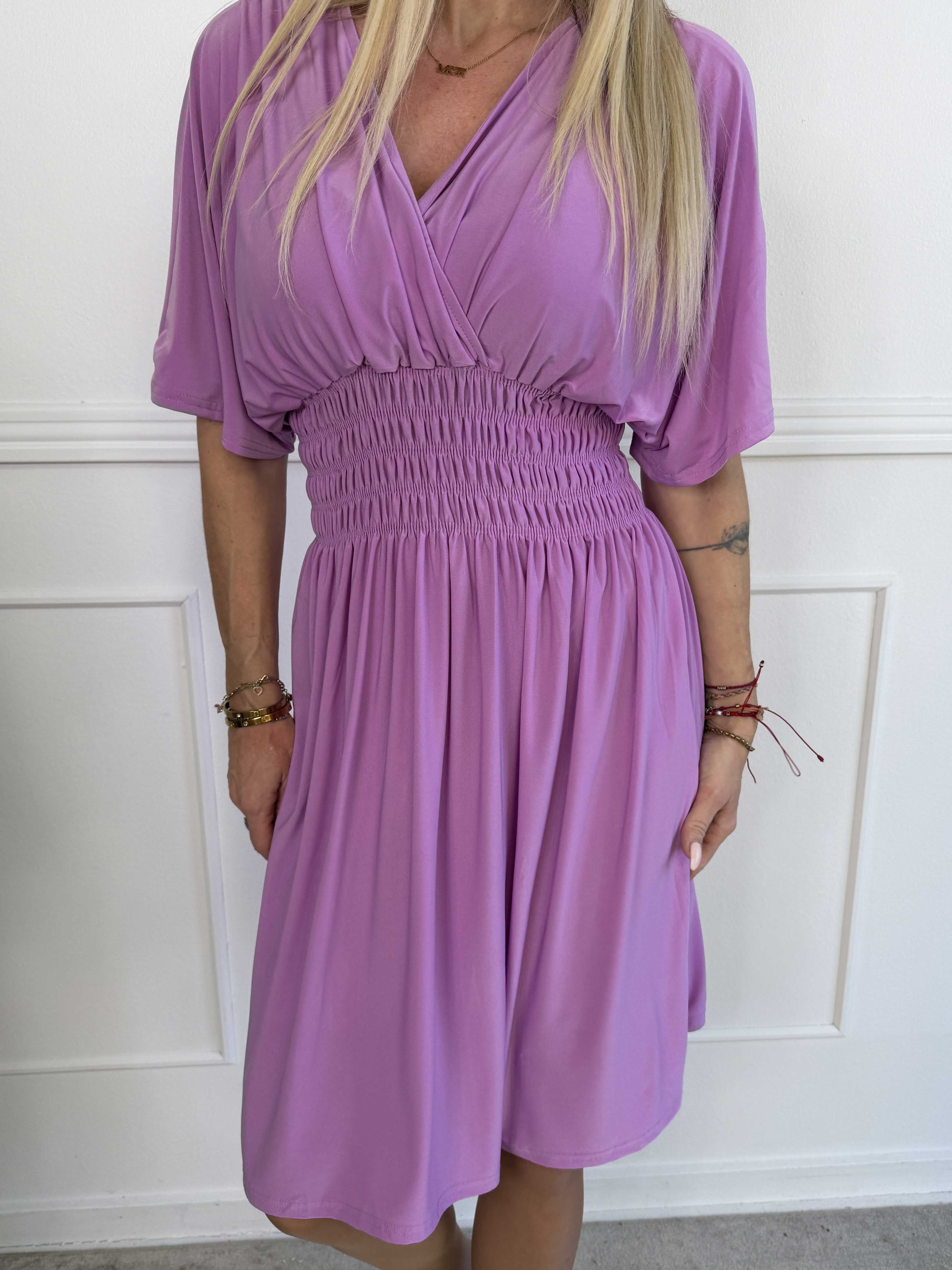 Pams Plain Short - Elastisk kjole med smock i taljen